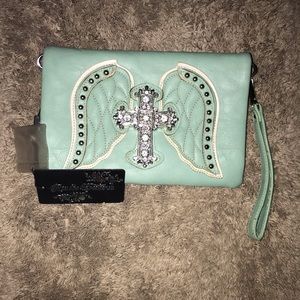 NWT Clutch
